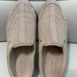 Beige Easy Spirit Shoes Size 7.5M Style: Traveltime